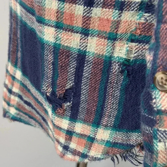 American Eagle | Hooded Long Sleeve Button  Up - Picture 3 of 9